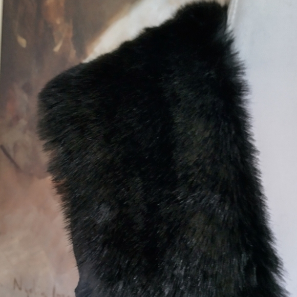 NWT White House Black Market Faux Fur Vest - Picture 6 of 10